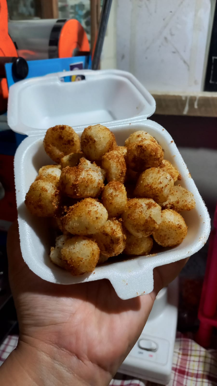 Shallow focus photography of pancake with strawberries and blueberries on top