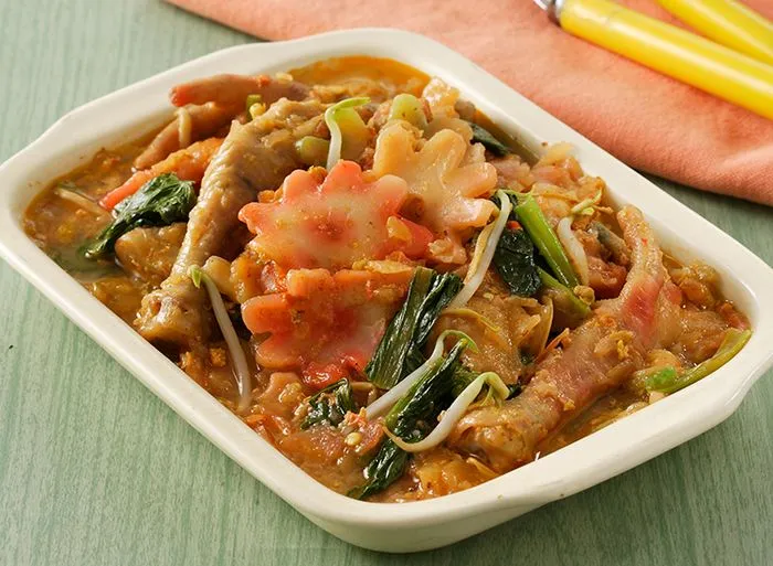Woman in white shirt eating pizza